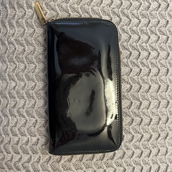Authentic Tory Burch patent leather wallet - Picture 8 of 8